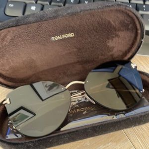 Like new Tom Ford Jess sunglasses